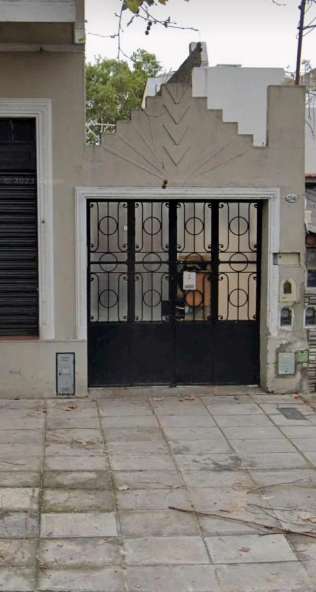 Vendo en Mataderos. Sobre Lote Propio. 2 Viviendas + Local. Garage y Jardín 1