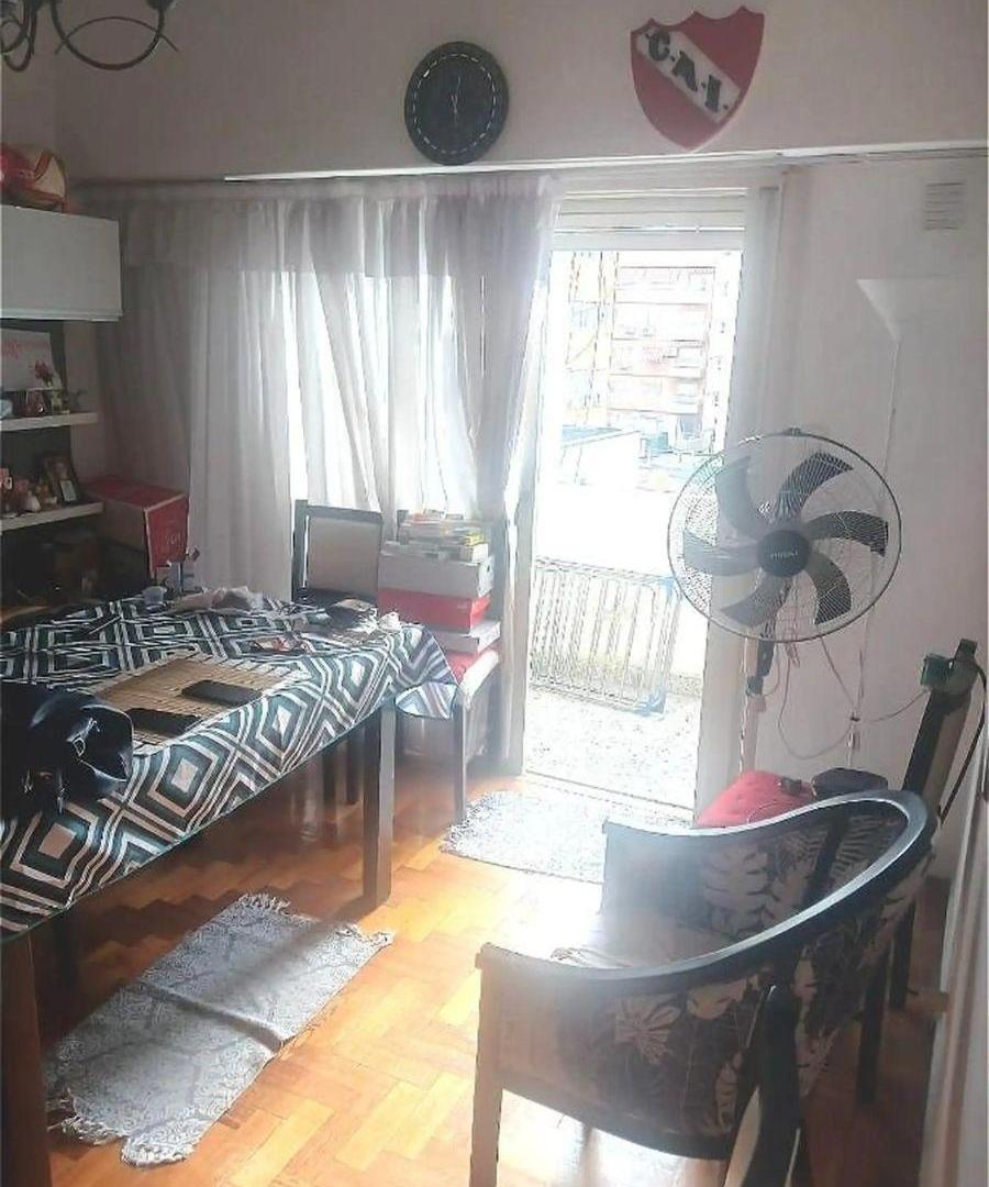 Vendo en Balvanera. Departamento de 2 Ambientes con Balcón.