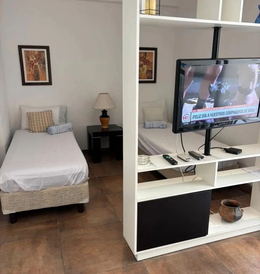 Alquilo Temporario en Saavedra, 1 ambiente con gran patio, 2 PAX 3