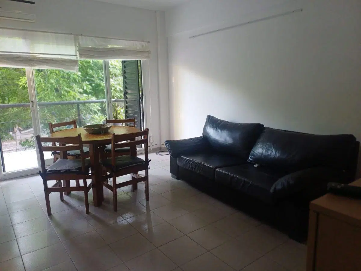 Alquilo Temporario en San Telmo. Departamento de 1 ambiente dividido, al frente. 2 PAX 3