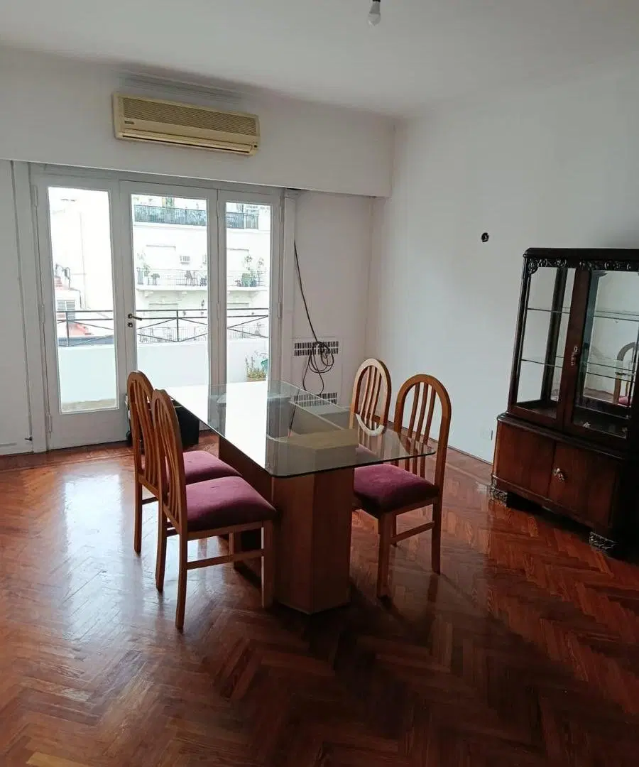 Venta en Caballito. Amplio departamento de 2 Dormitorios y Escritorio. Con balcón corrido al frente. 3