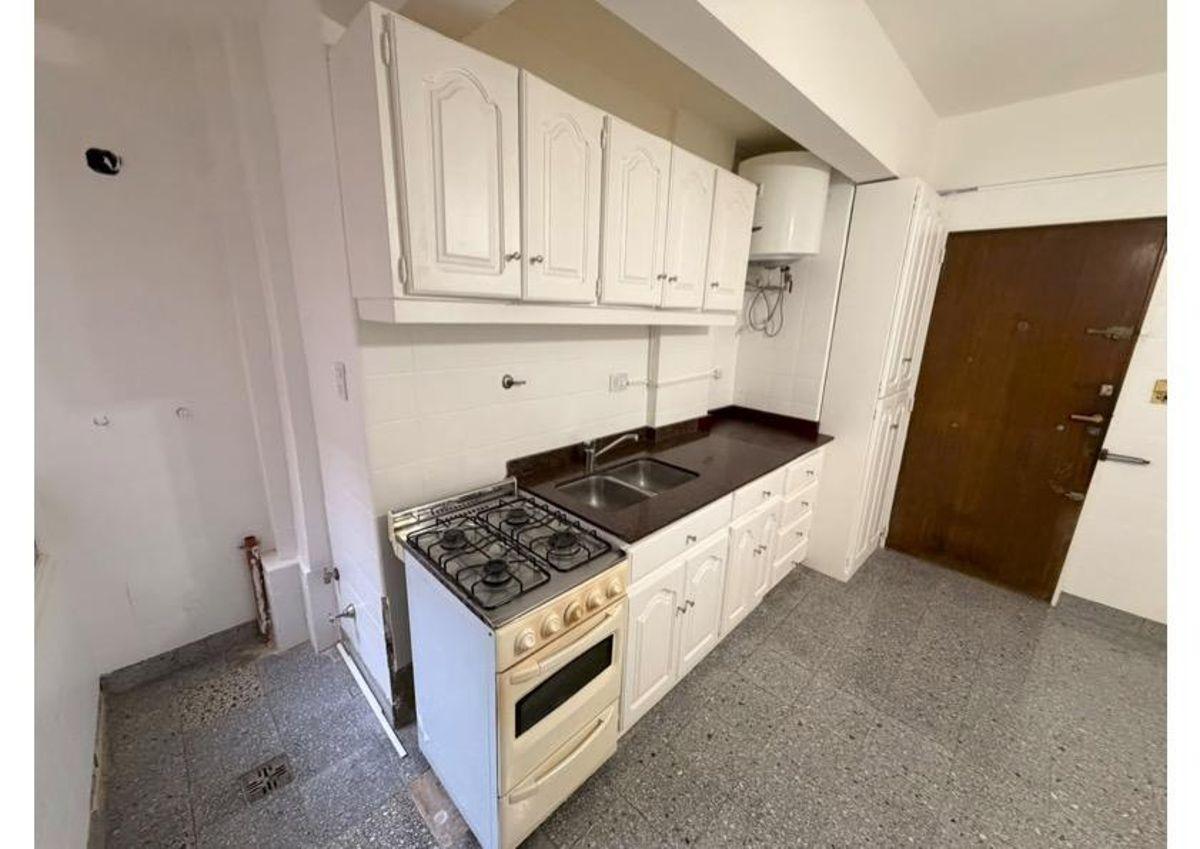 Foto de Alquiler Temporario en Belgrano. Semipiso de 4 Ambientes con Balcón, imagen 2