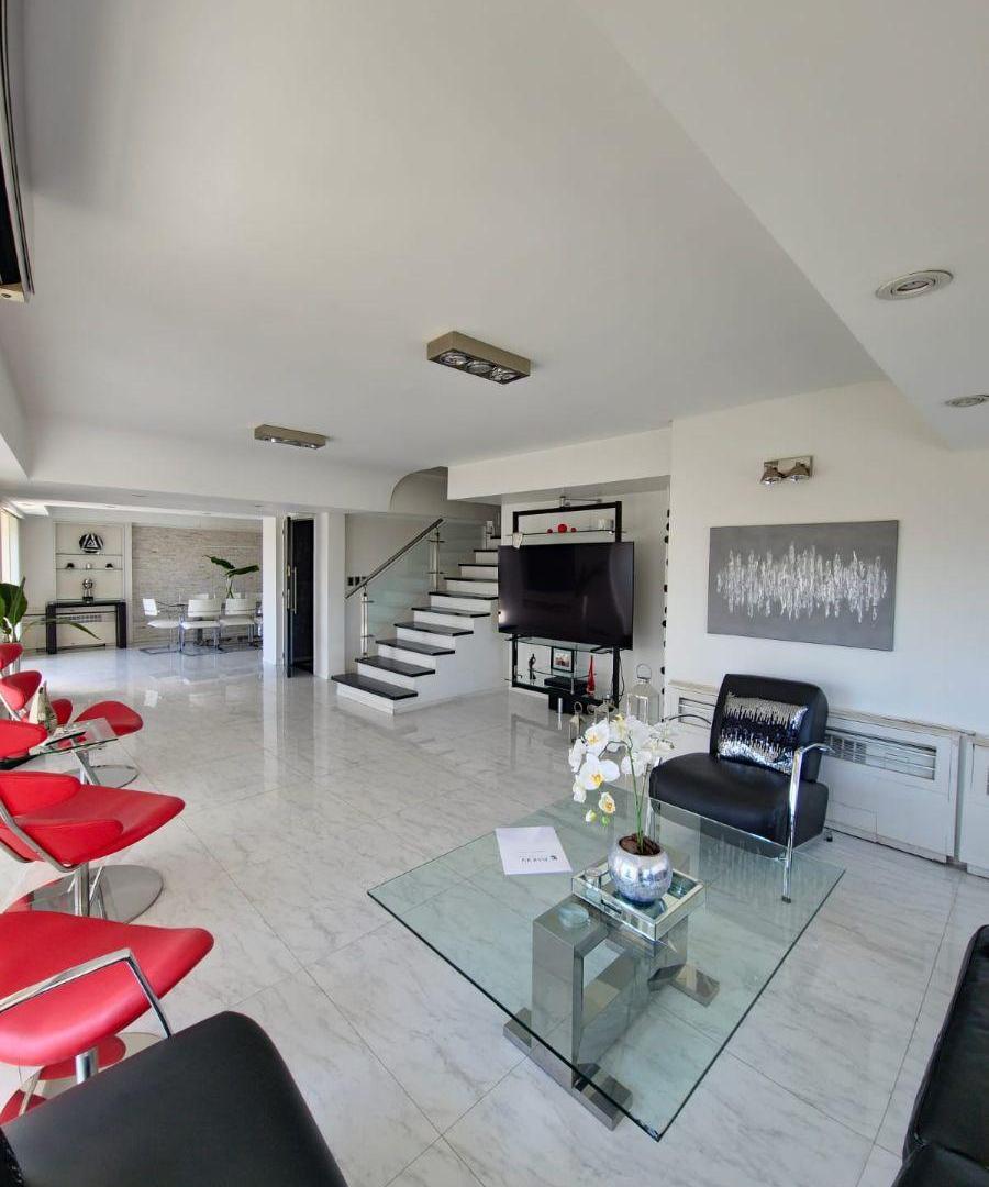 Foto de Venta en Caballito. Dúplex de 4 Ambientes. Balcón. Cochera., imagen 2