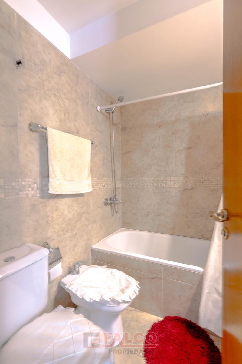 Departamento en Flores - 4 Ambientes - Frente - Balcon - Impecable 3