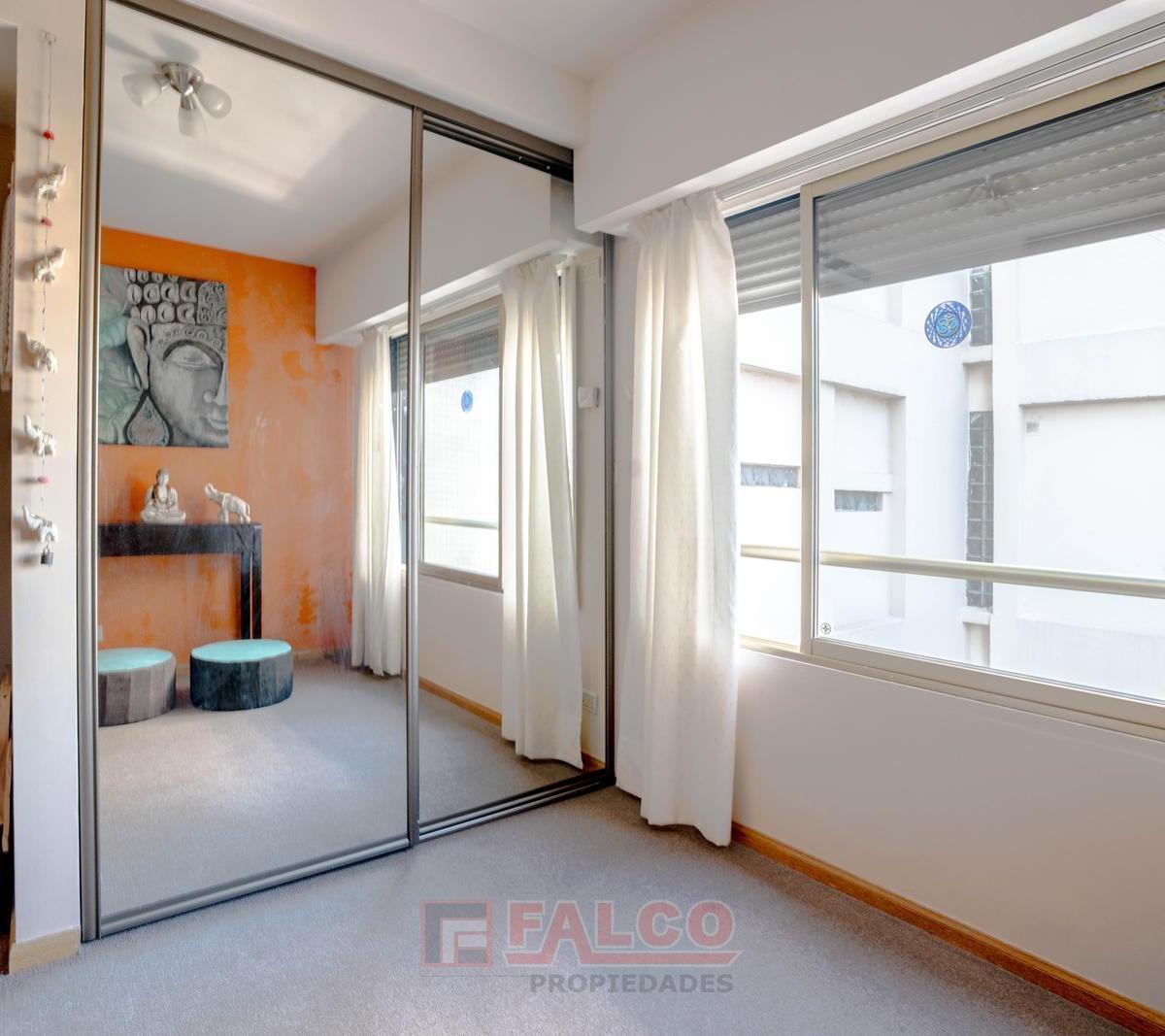 Departamento en Flores - 4 Ambientes - Frente - Balcon - Impecable 3