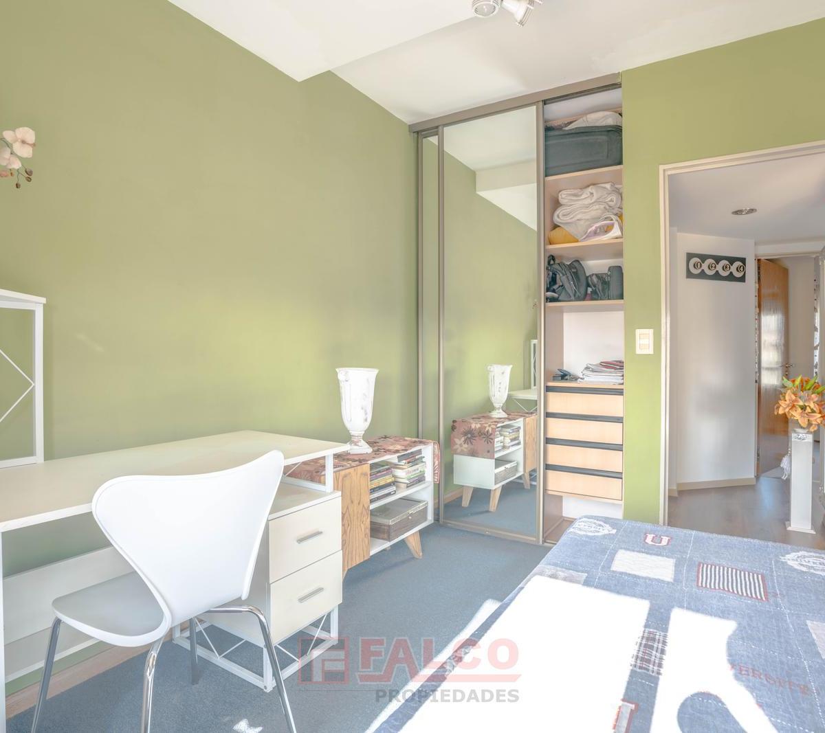 Departamento en Flores - 4 Ambientes - Frente - Balcon - Impecable 4