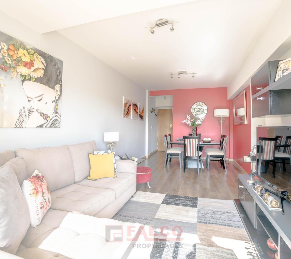 Departamento en Flores - 4 Ambientes - Frente - Balcon - Impecable 2