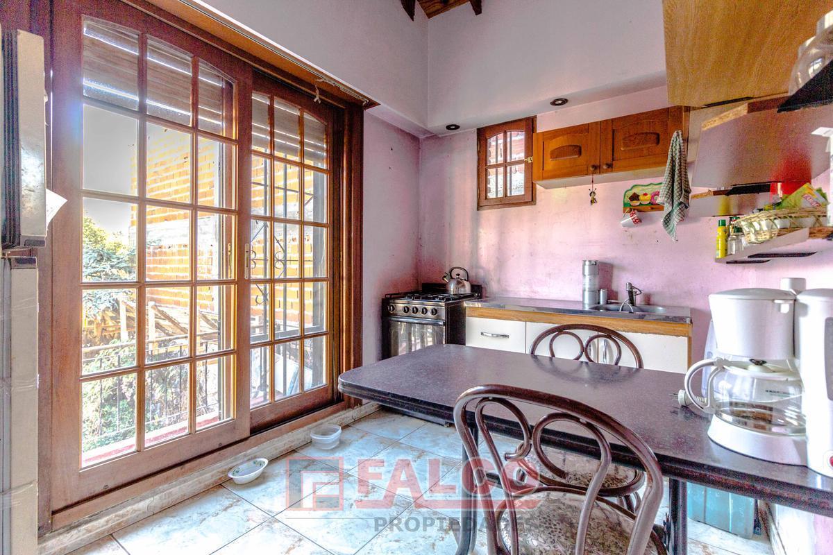 Casa 5 Amb - Lote 8,66 m X 27,50 m - Cochera - 2 Plantas - Dos Viviendas 5