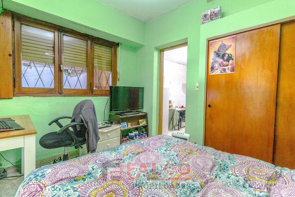 Casa 5 Amb - Lote 8,66 m X 27,50 m - Cochera - 2 Plantas - Dos Viviendas 4