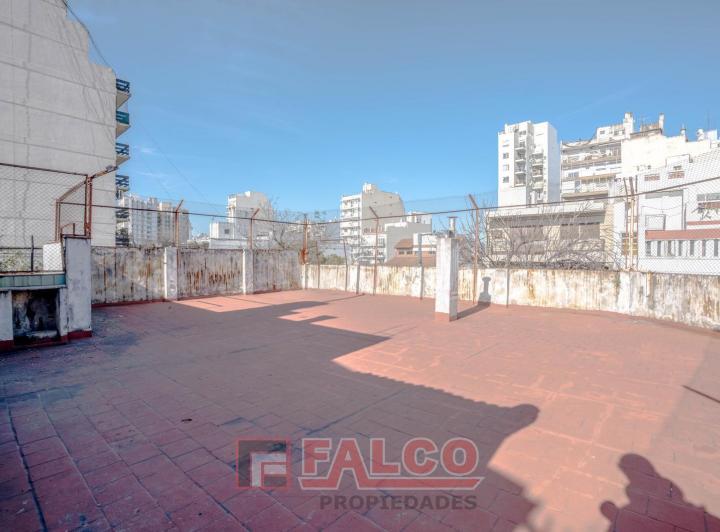 Casa de 5 ambientes con terraza y local en lote propio - Boedo 4