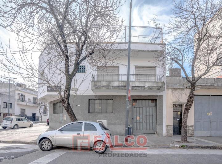 Casa de 5 ambientes con terraza y local en lote propio - Boedo 2