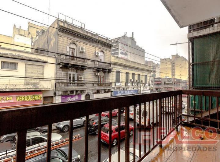 Donato Alvarez y Rivadavia - 4 amb con balcon y patio cubierto 5