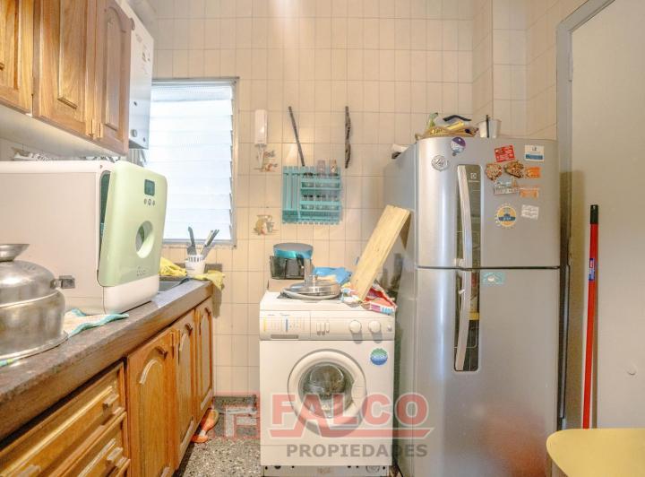 Departamento en Almagro - 3 ambientes con balcon - 1 er piso por escalera 1