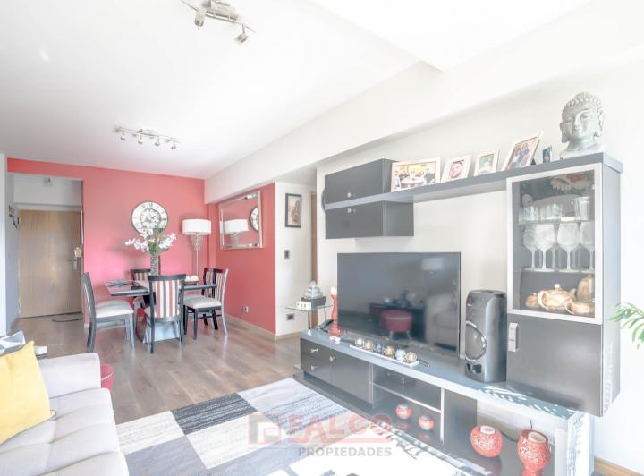 Departamento en Flores - 4 ambientes - frente - balcon - impecable 2