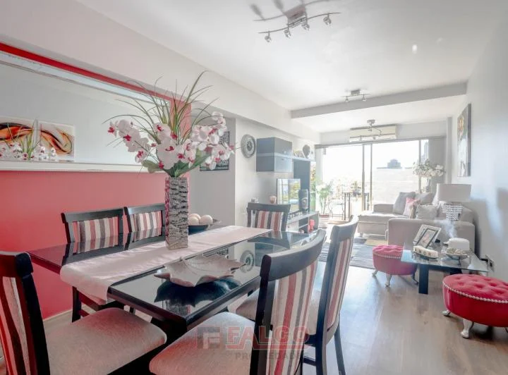 Departamento en Flores - 4 ambientes - frente - balcon - impecable 5
