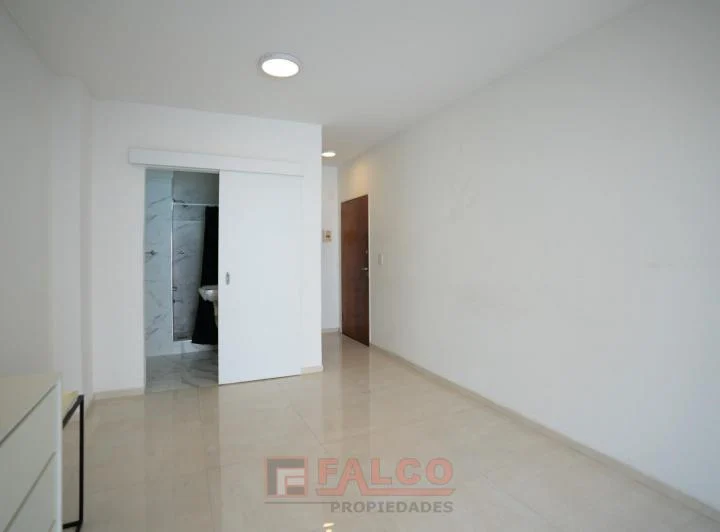Monoambiente reciclado en primer piso por escalera - Sin expensas 5