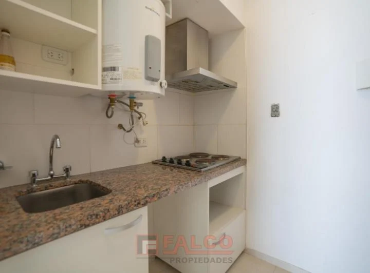 Monoambiente reciclado en primer piso por escalera - Sin expensas 3