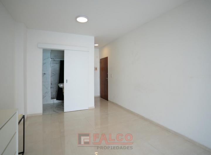 Monoambiente reciclado en primer piso por escalera - Sin expensas 3