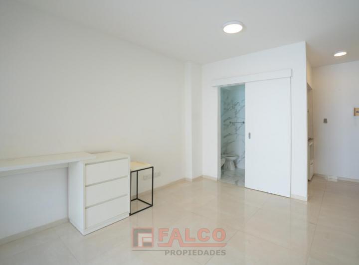 Monoambiente reciclado en primer piso por escalera - Sin expensas 4