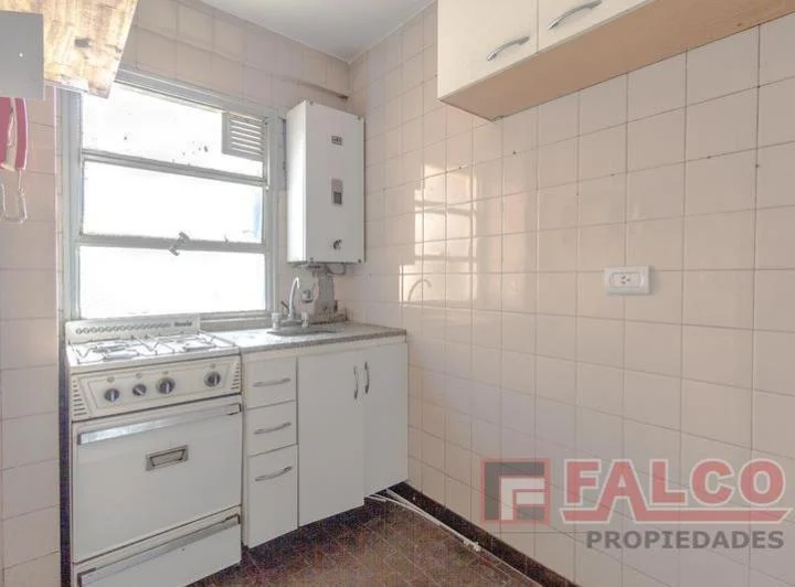 Rivadavia 6200 - Monoambiente - seguridad 24 hs - Solo uso profesional 2