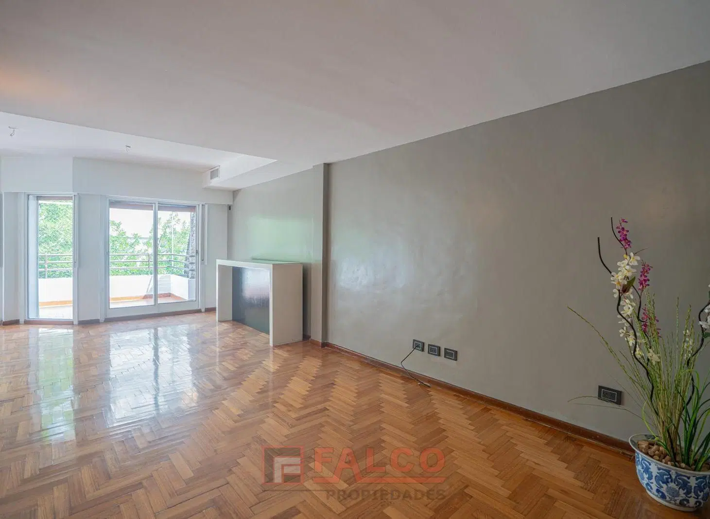 Piso de 4 ambientes remodelado - con dos cocheras fijas y cubiertas 3