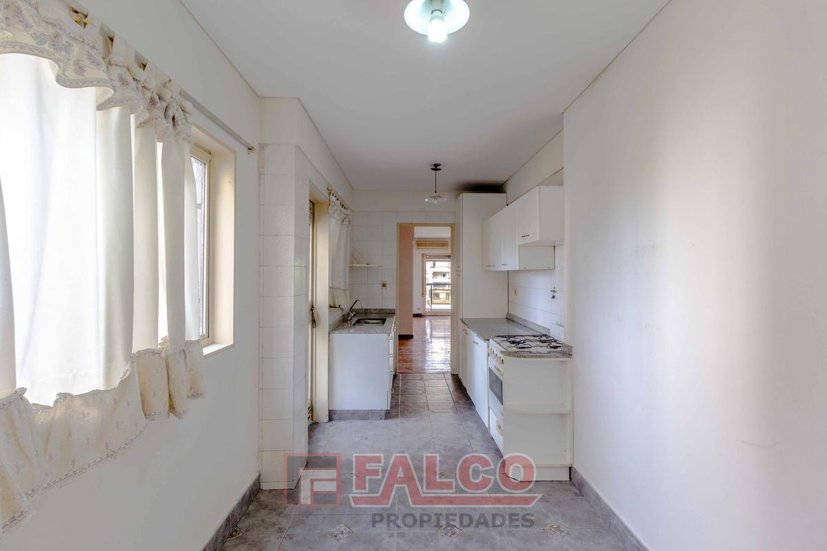 Semipiso de cuatro ambientes con espacio guardacoche