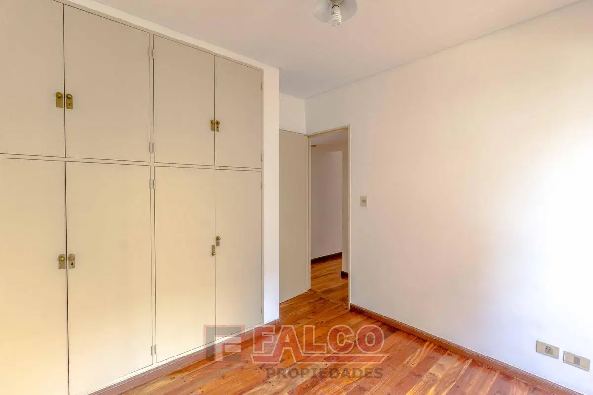 Semipiso de cuatro ambientes con espacio guardacoche 2