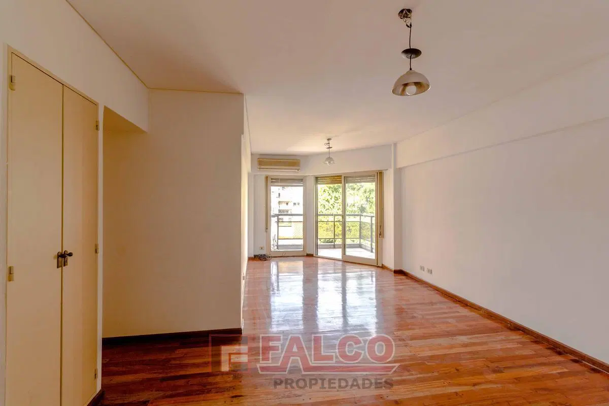 Semipiso de cuatro ambientes con espacio guardacoche 5