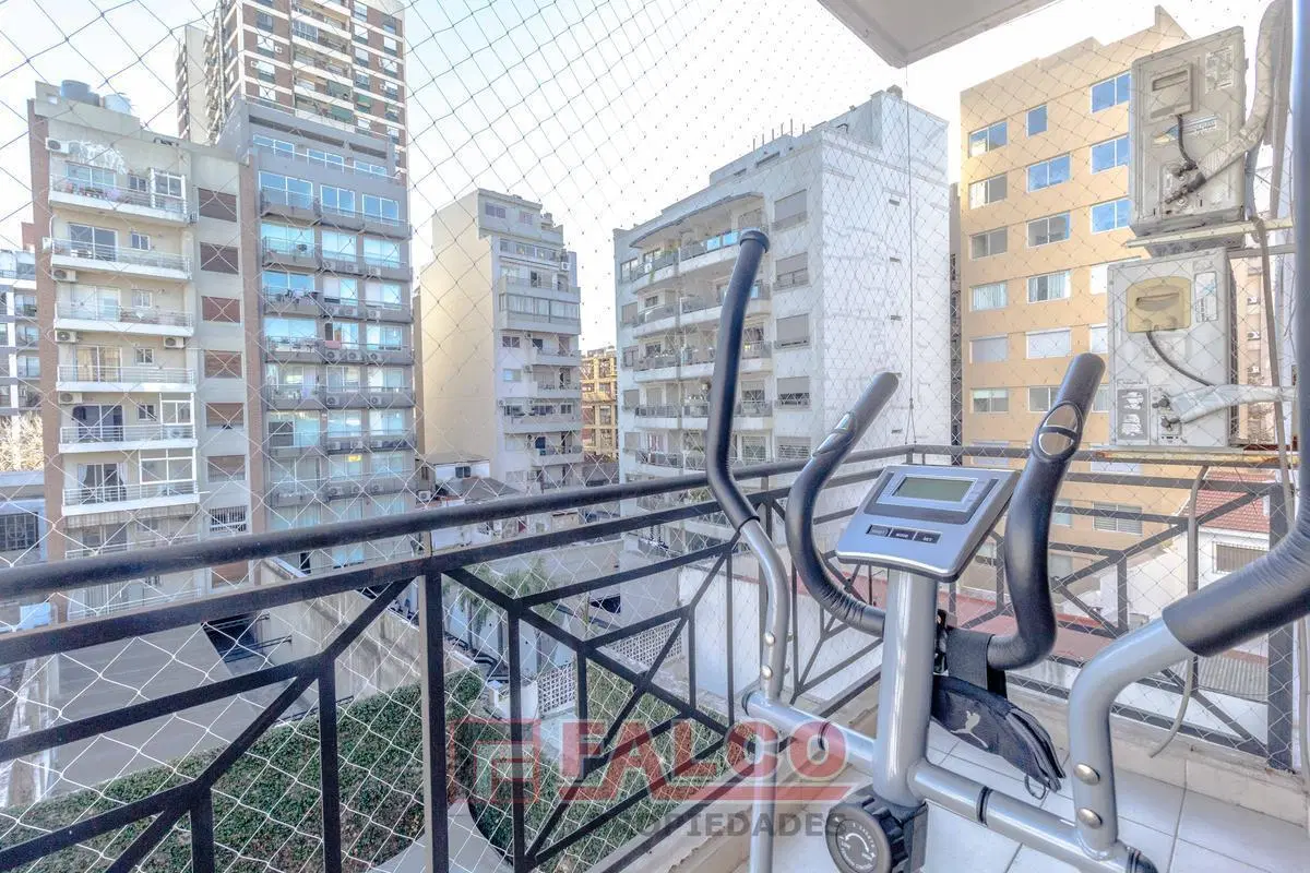 Thorne 400 y Jose Bonifacio - 2 amb - cfte con balcon - Cochera y baulera 3