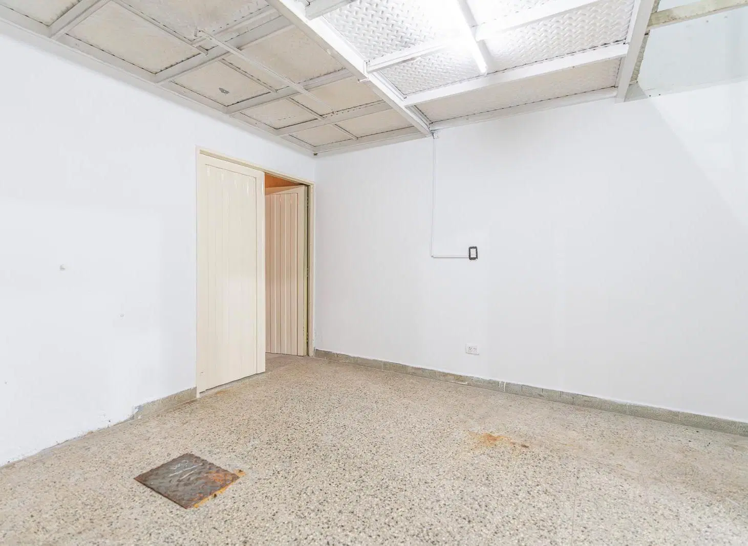 Local con vivienda en lote propio de 7,60m x 18m mas 1,80m x 10m. Con terraza 5