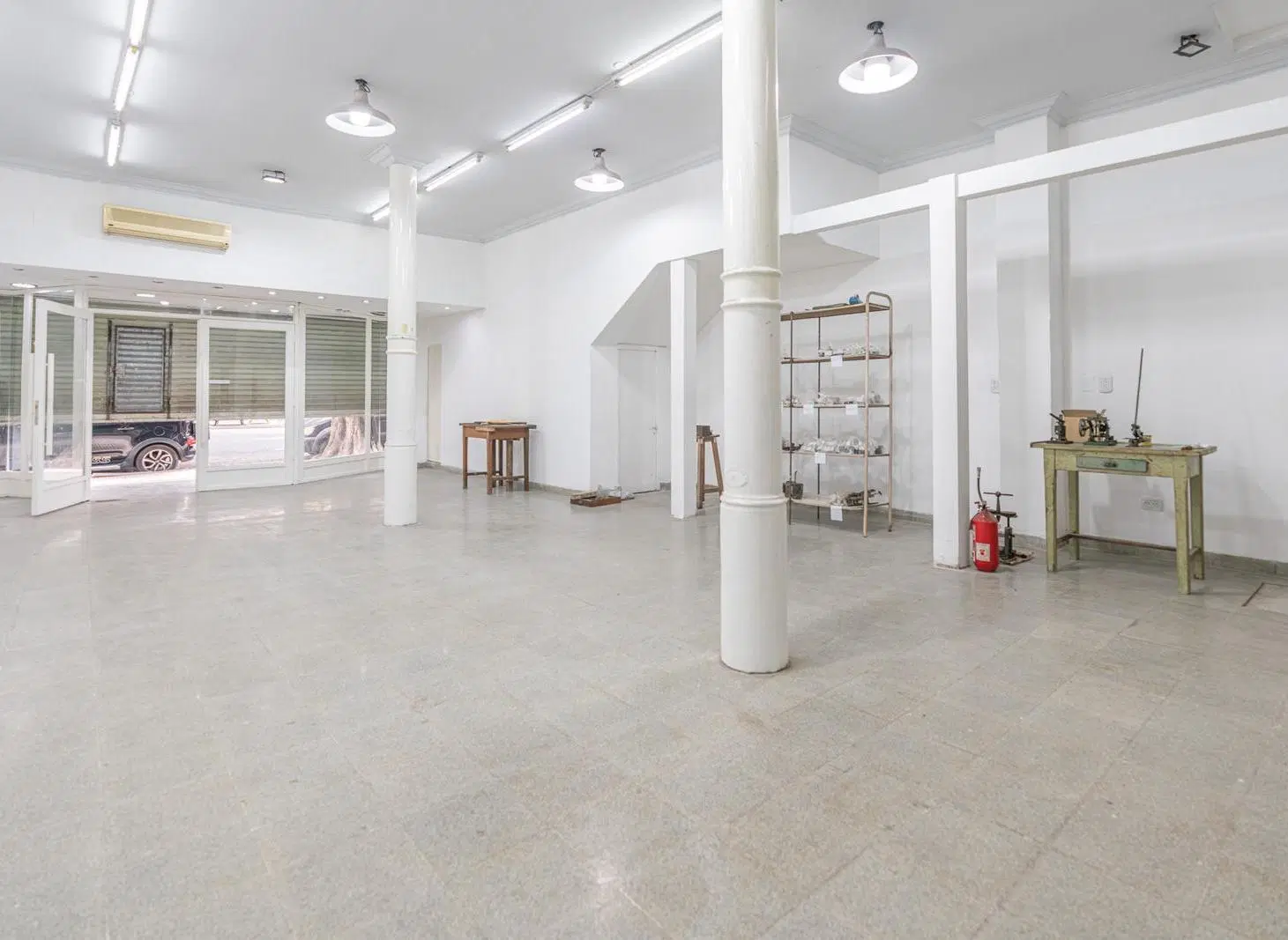Local con vivienda en lote propio de 7,60m x 18m mas 1,80m x 10m. Con terraza 5