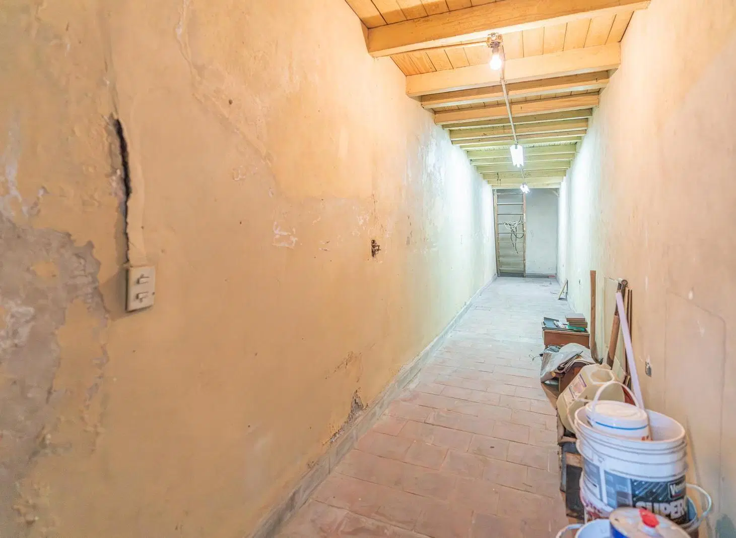 Local con vivienda en lote propio de 7,60m x 18m mas 1,80m x 10m. Con terraza 5