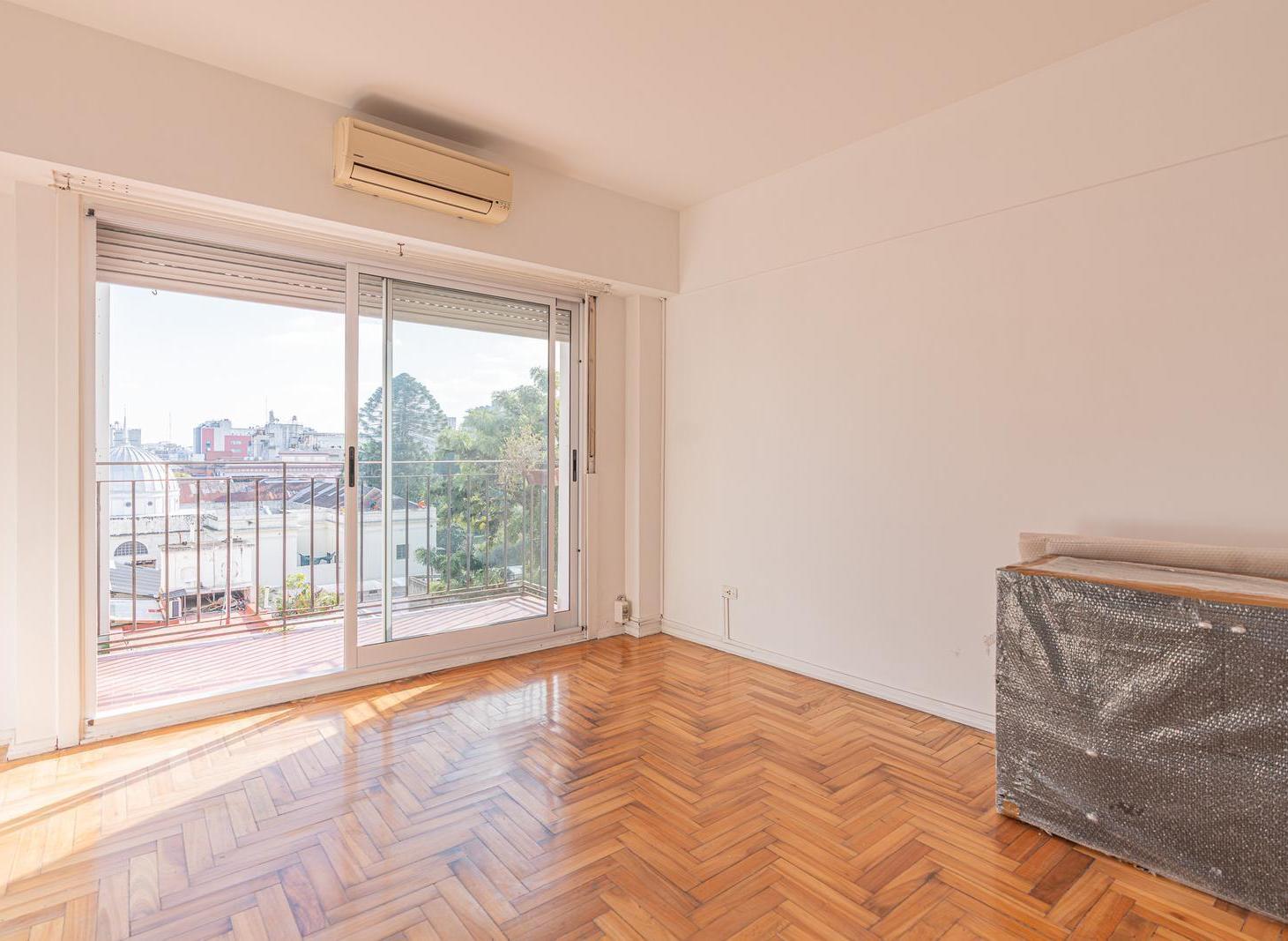 Departamento en Almagro - 2 ambientes al frente con balcon