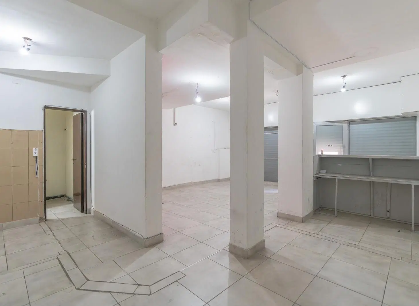 Curapaligue y Ramon Falcon - Local - 58 m2 2