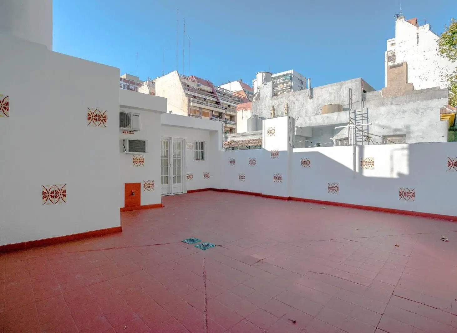 Casa en lote propio - Ramon Falcon 1800 (entre Av. Carabobo y Pumacahua) 2