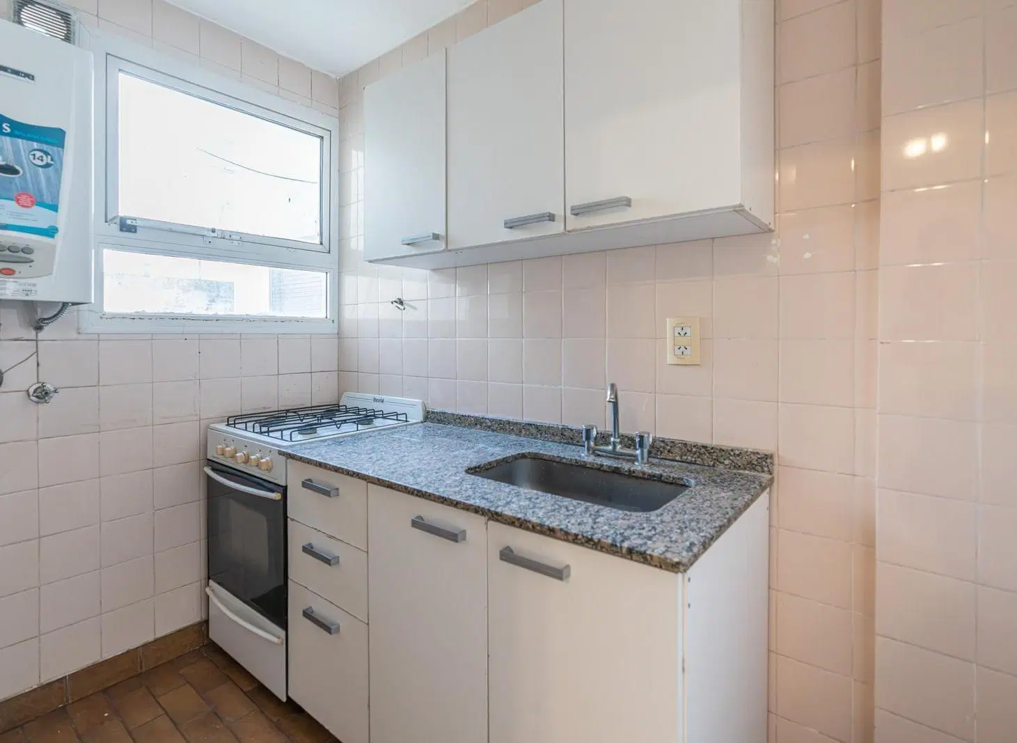 Dos ambientes interno - Edificio con Seguridad 24 hs - Apto profesional 2