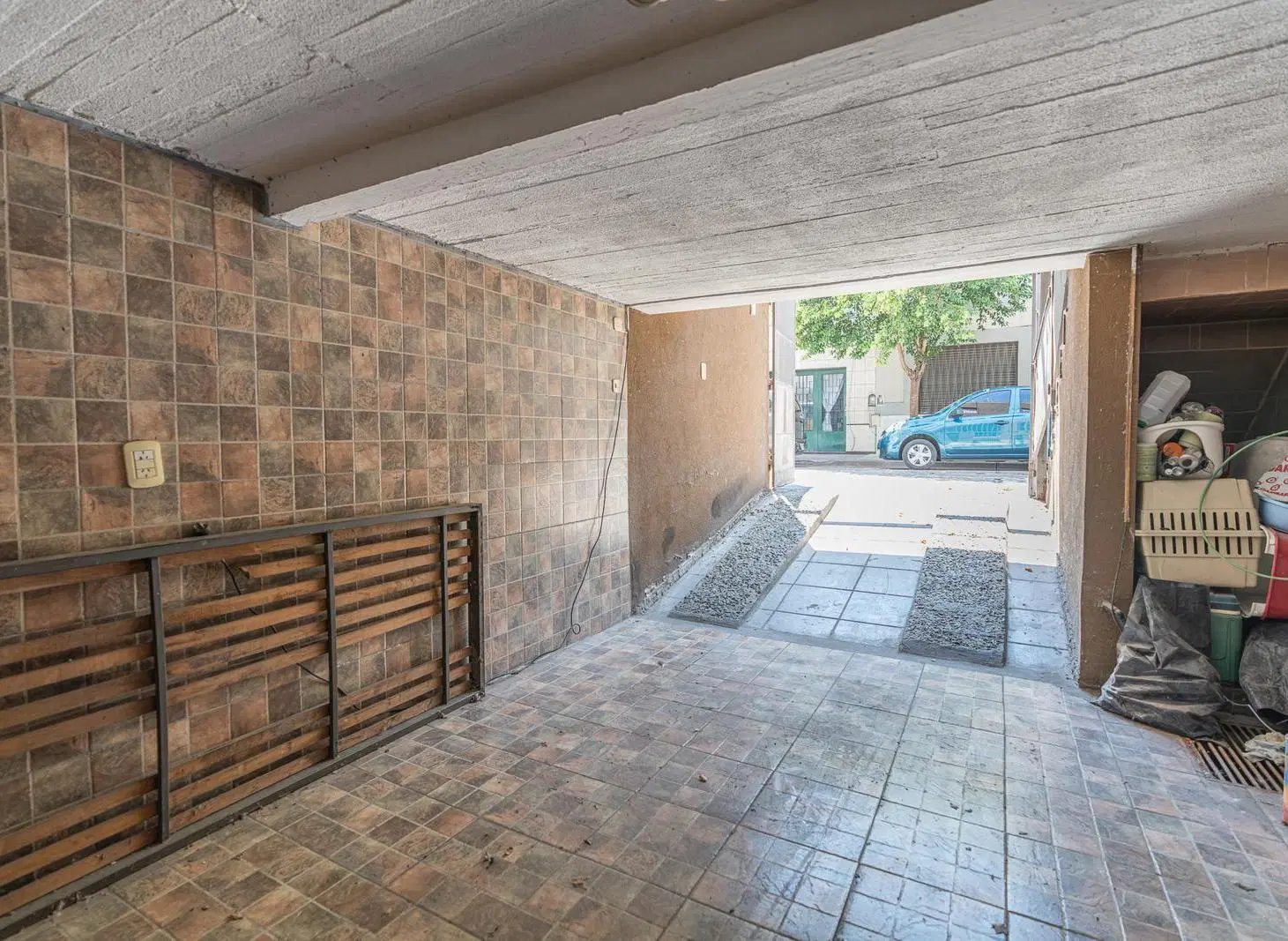 Casa - Reciclada a nuevo - Cochera p 2 autos - Terraza con qincho 5