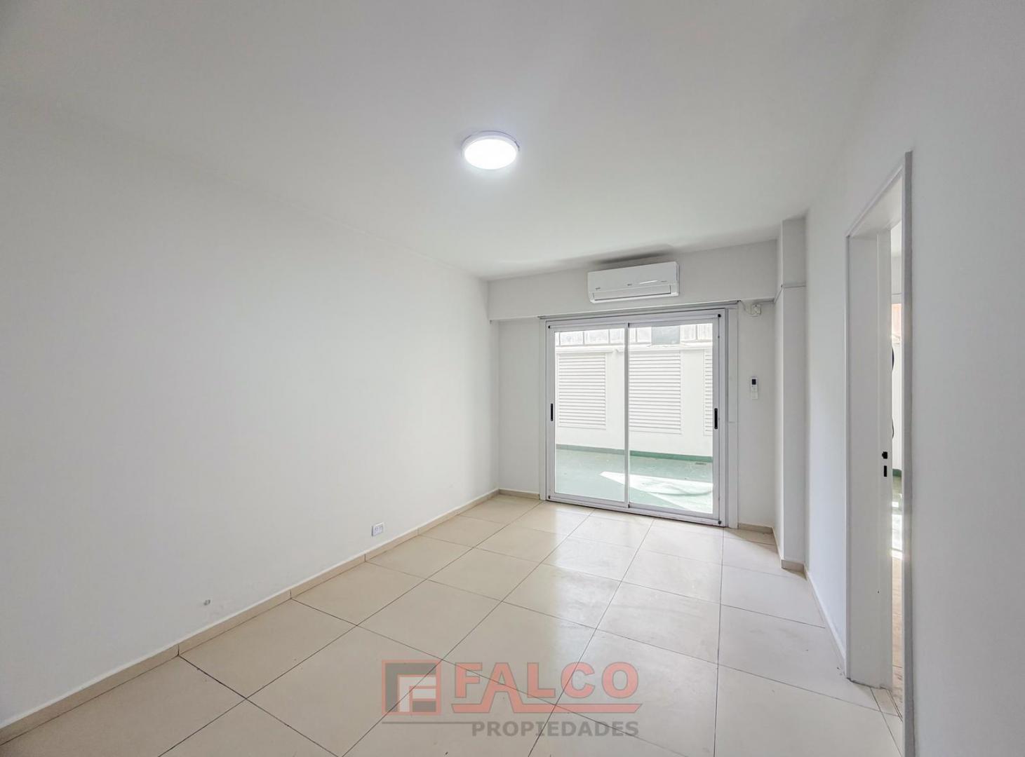 Foto de Departamento de 2 ambientes refaccionado a nuevo con patio, imagen 2