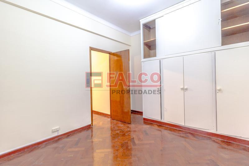 Foto de Thorne y Av. Directorio - 2 ambientes - primer piso por escalera, imagen 2