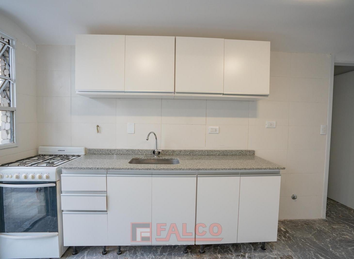 Foto de Departamento de 3 ambientes refaccionado con balcón aterrazado, imagen 2