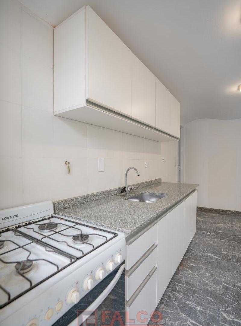 Foto de Departamento de 3 ambientes refaccionado con balcón aterrazado, imagen 3