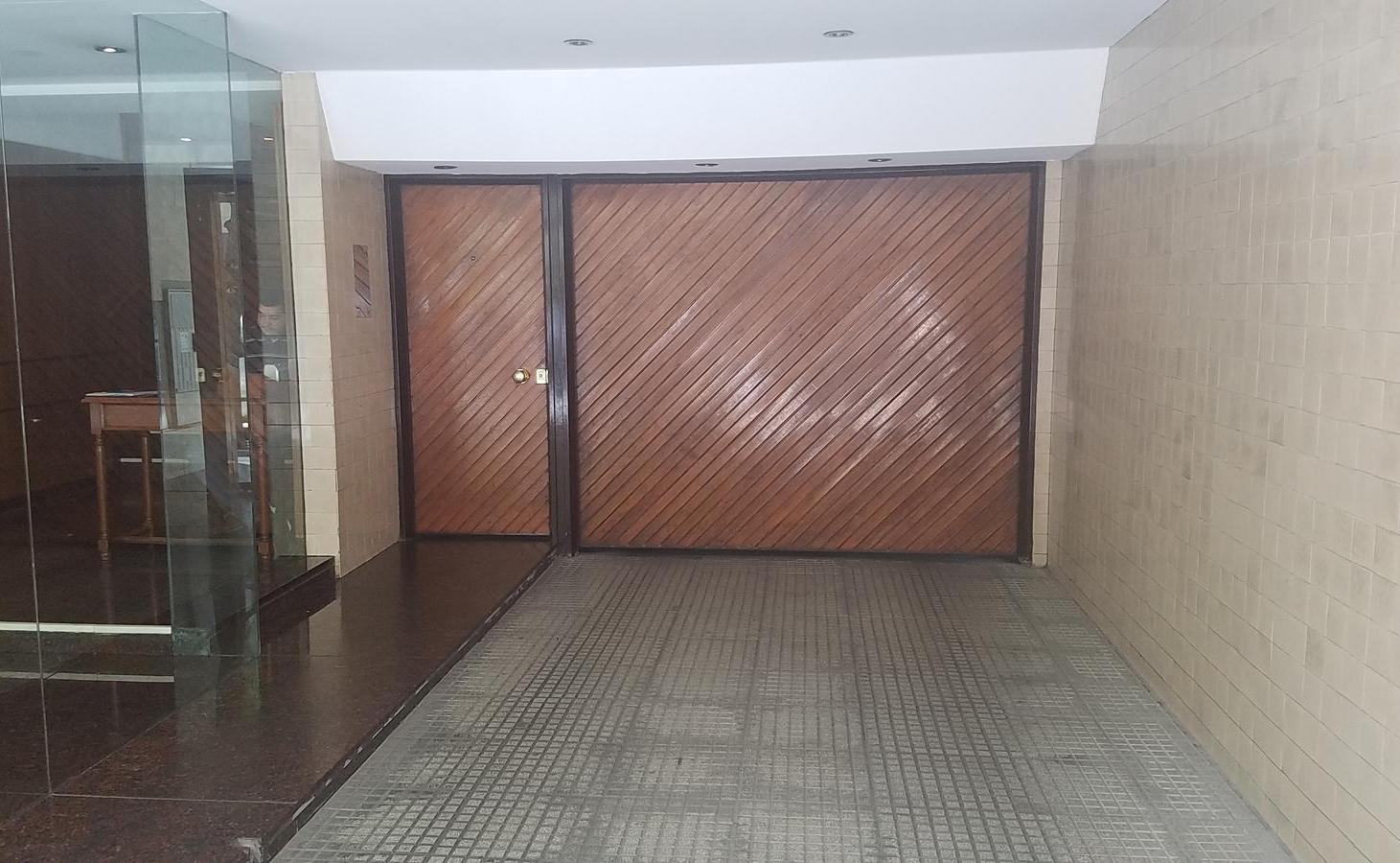 Foto de Rivera Indarte y Membrillar - Cochera fija cubierta para auto mediano /, imagen 2
