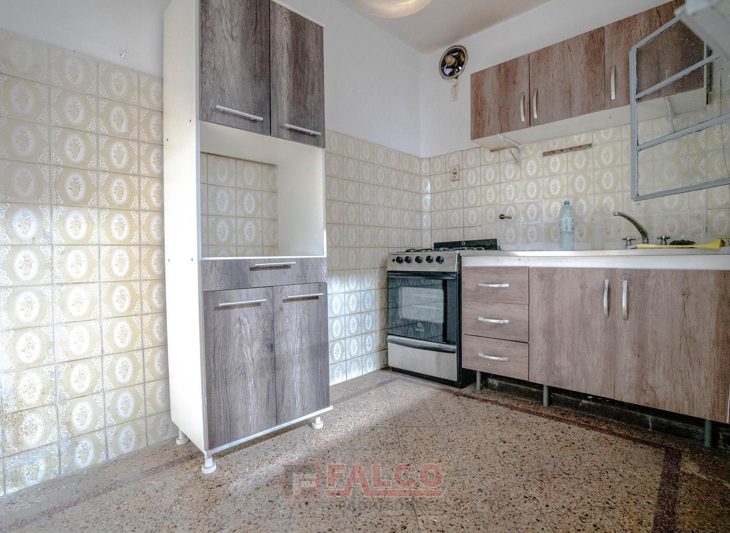 Foto de PH en Parque Chacabuco - 4 ambientes con terraza propia y parrilla, imagen 4