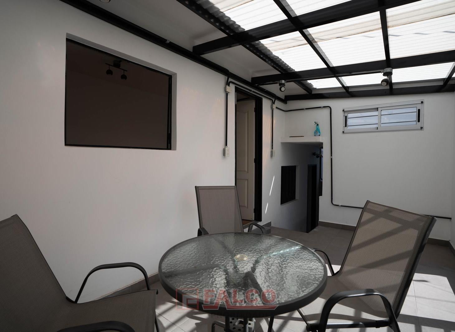 Foto de PH en Parque Chacabuco - 4 ambientes con terraza propia y parrilla, imagen 3