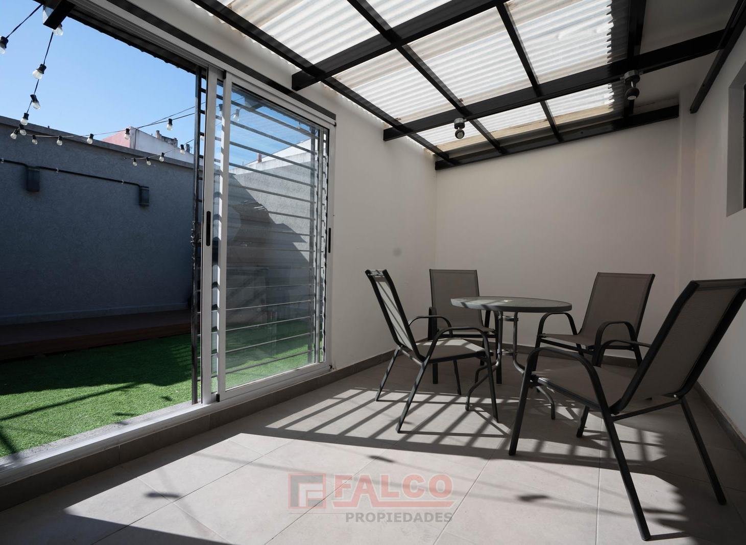 Foto de PH en Parque Chacabuco - 4 ambientes con terraza propia y parrilla, imagen 1