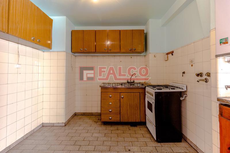 Foto de Dos ambientes con cocina separada y balcon frances, imagen 1
