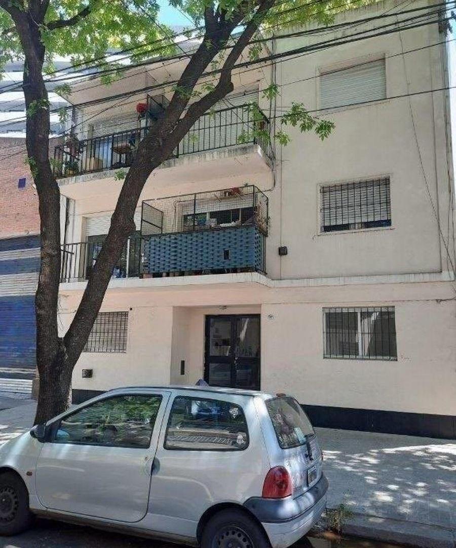 Donado y Chorroarin, 2 amb. 41 m. baño, super lum. x escalera