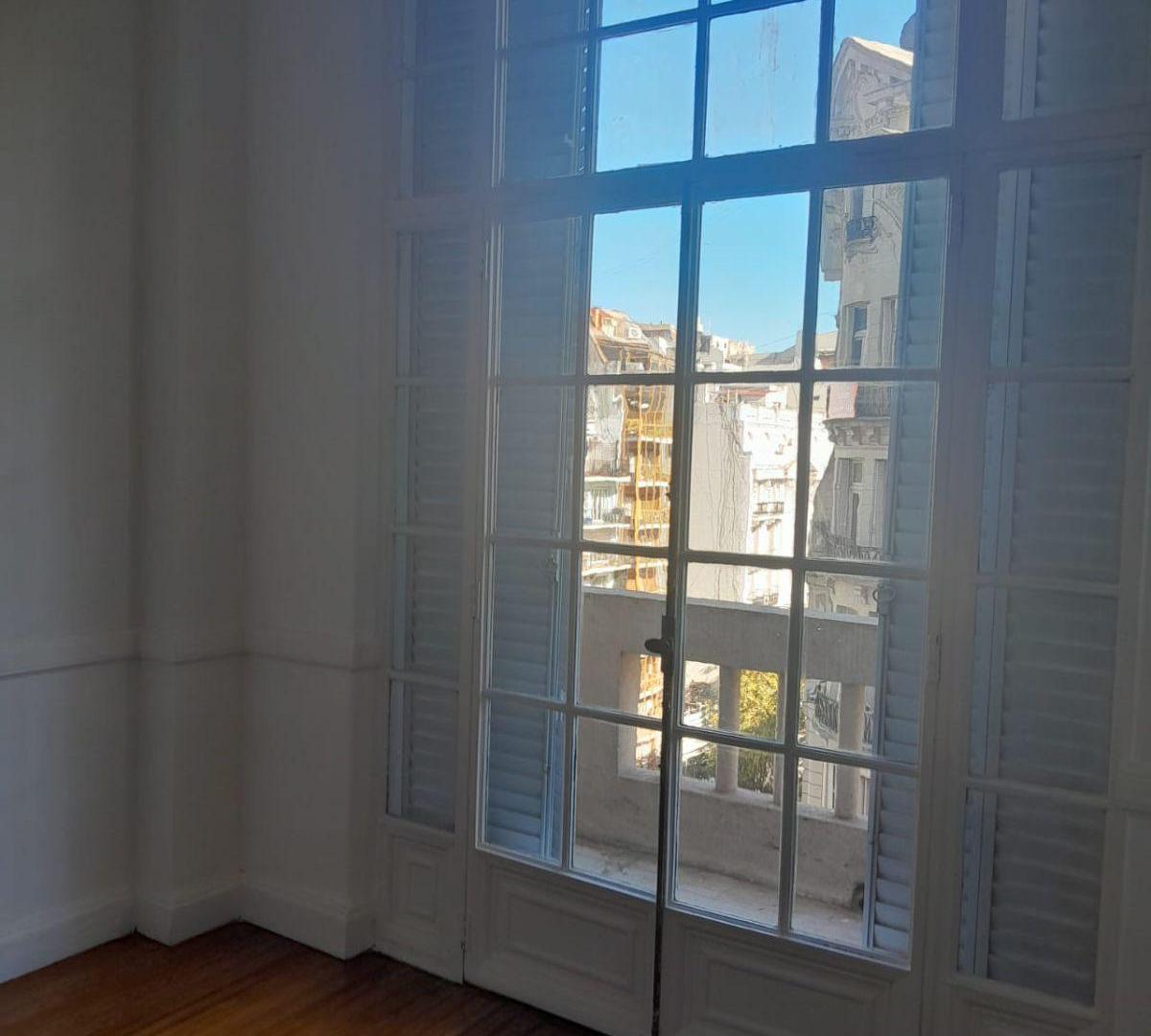 Av. Callao y Santa Fe, 7° fte, 85 m, Sala de reunion y 3 oficinas archivo, baño y coc.