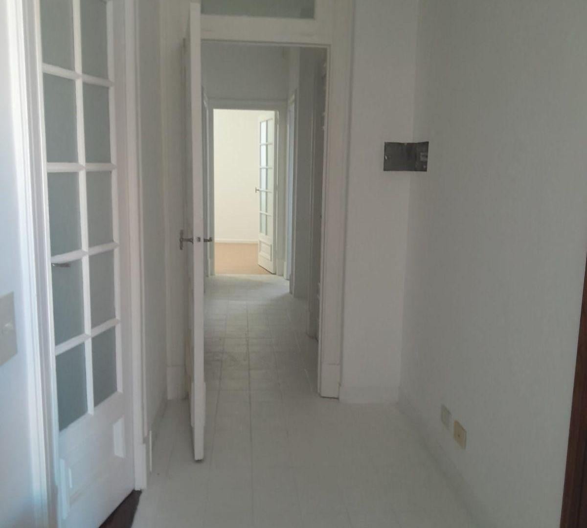 Av. Callao y Santa Fe, 7° fte, 85 m, Sala de reunion y 3 oficinas archivo, baño y coc.