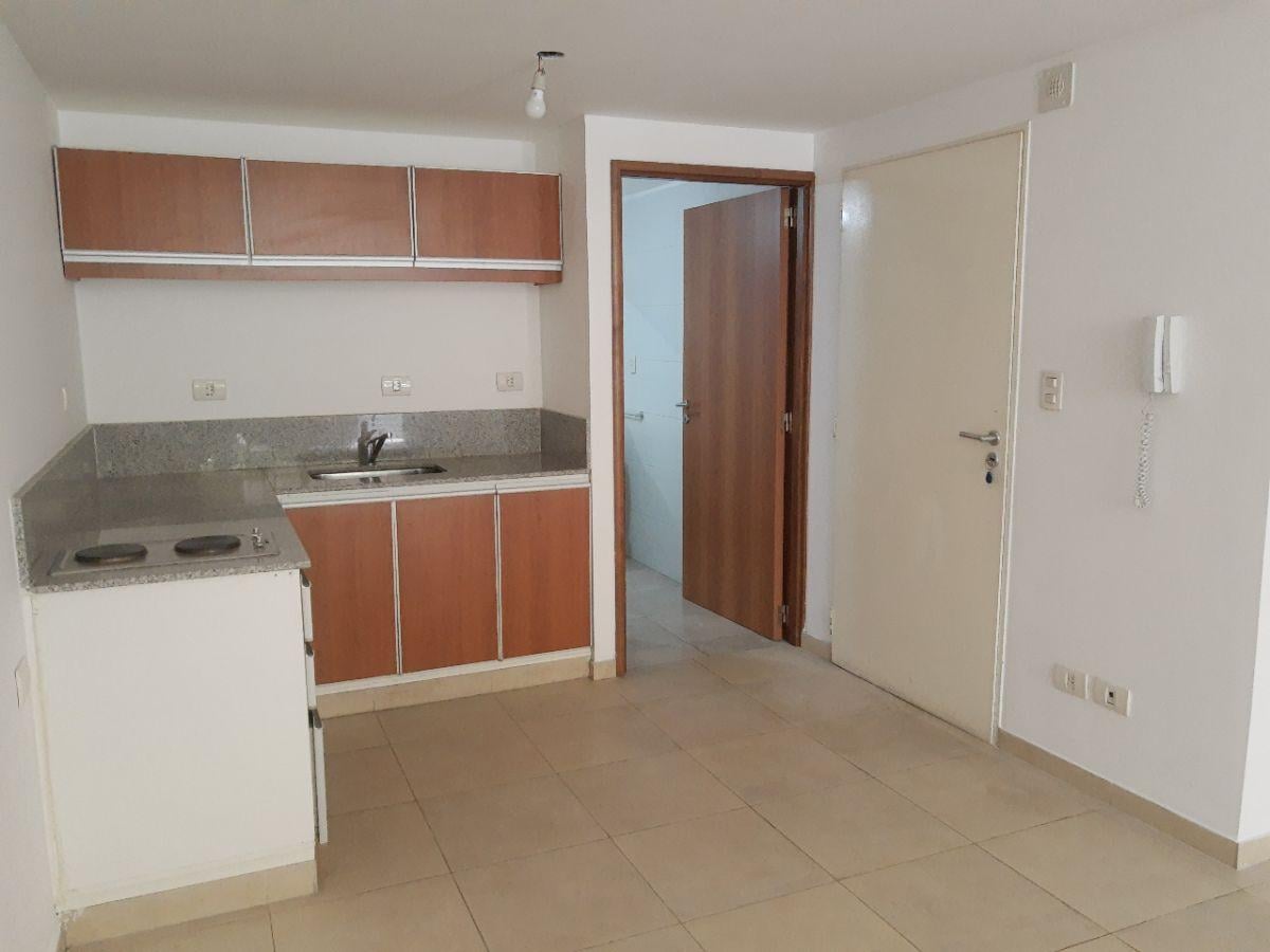 Foto de Manzanares y Naon, excel. ambiente, 30 m. 1° fte c/ balcon, imagen 4
